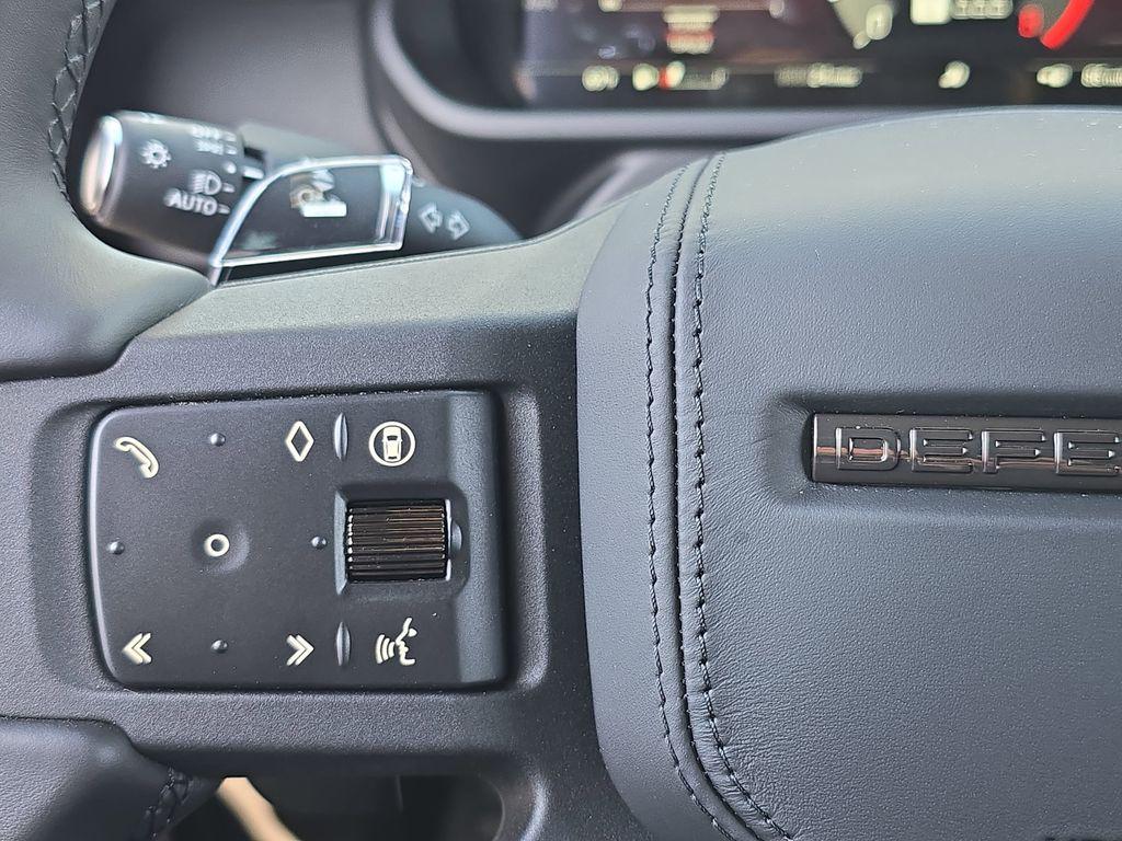 2026 LAND Rover DEFENDER OCTA BLACK — миниатюра 17