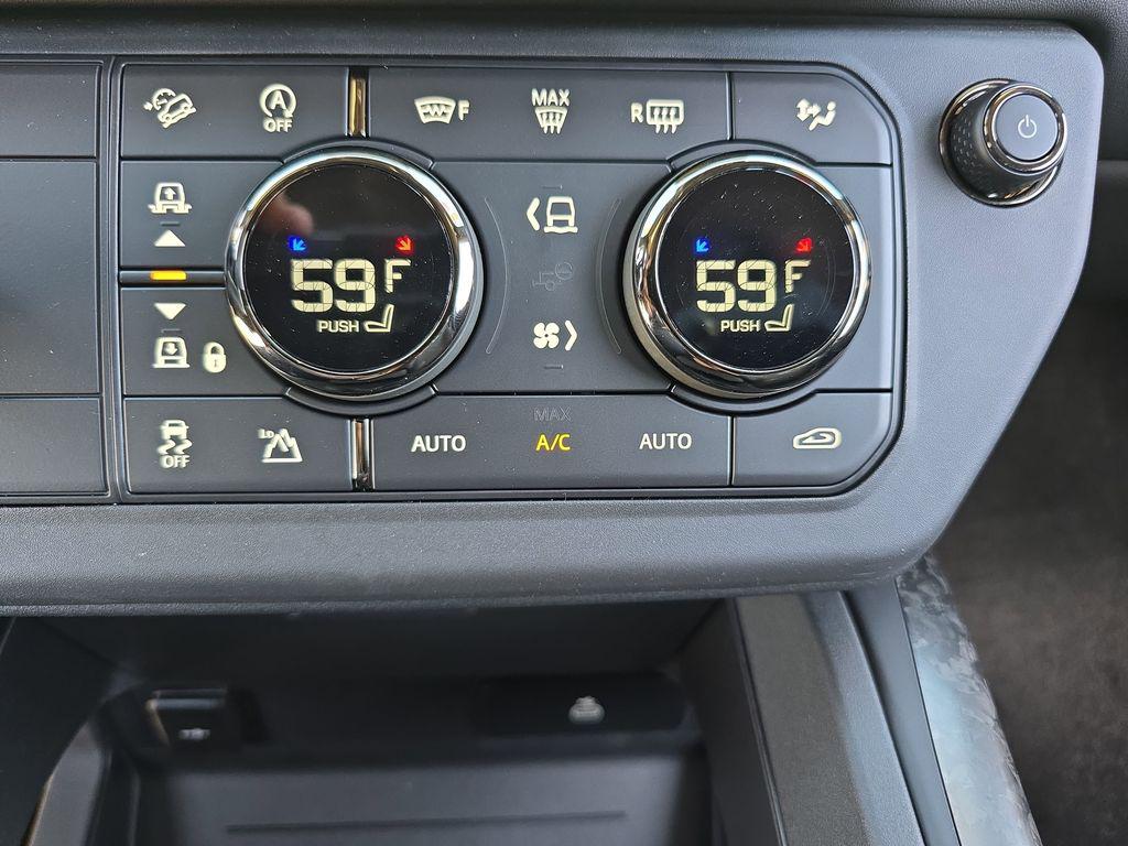2026 LAND Rover DEFENDER OCTA BLACK — миниатюра 24