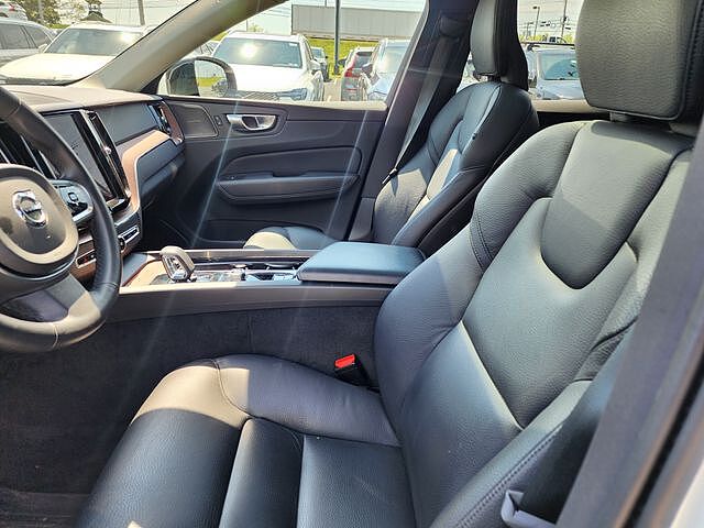 2023 Volvo XC60 B5 PLUS DARK THEME — фото 2