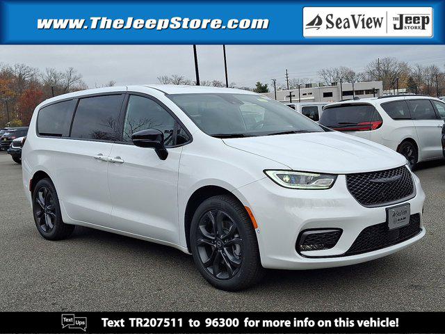 New 2026 Chrysler Pacifica L