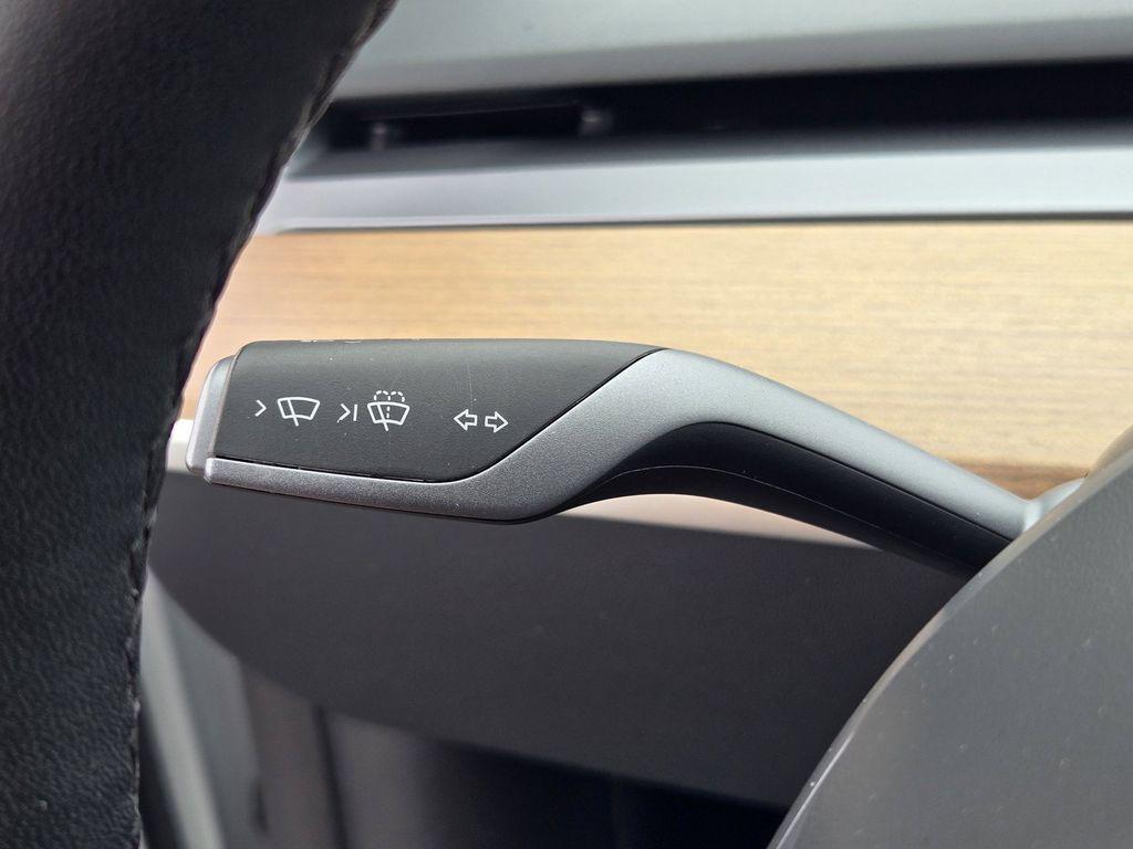 2023 Tesla MODEL Y LONG RANGE DUAL MOTOR ALL-WHEEL DRIVE — миниатюра 24