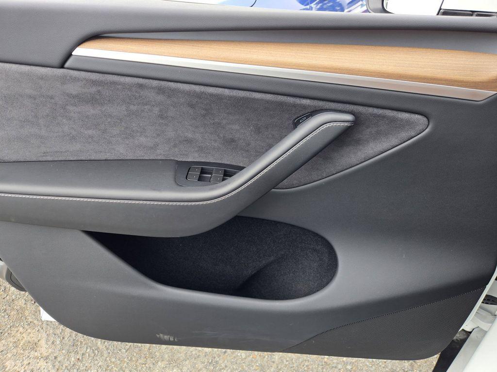 2023 Tesla MODEL Y LONG RANGE DUAL MOTOR ALL-WHEEL DRIVE — миниатюра 25