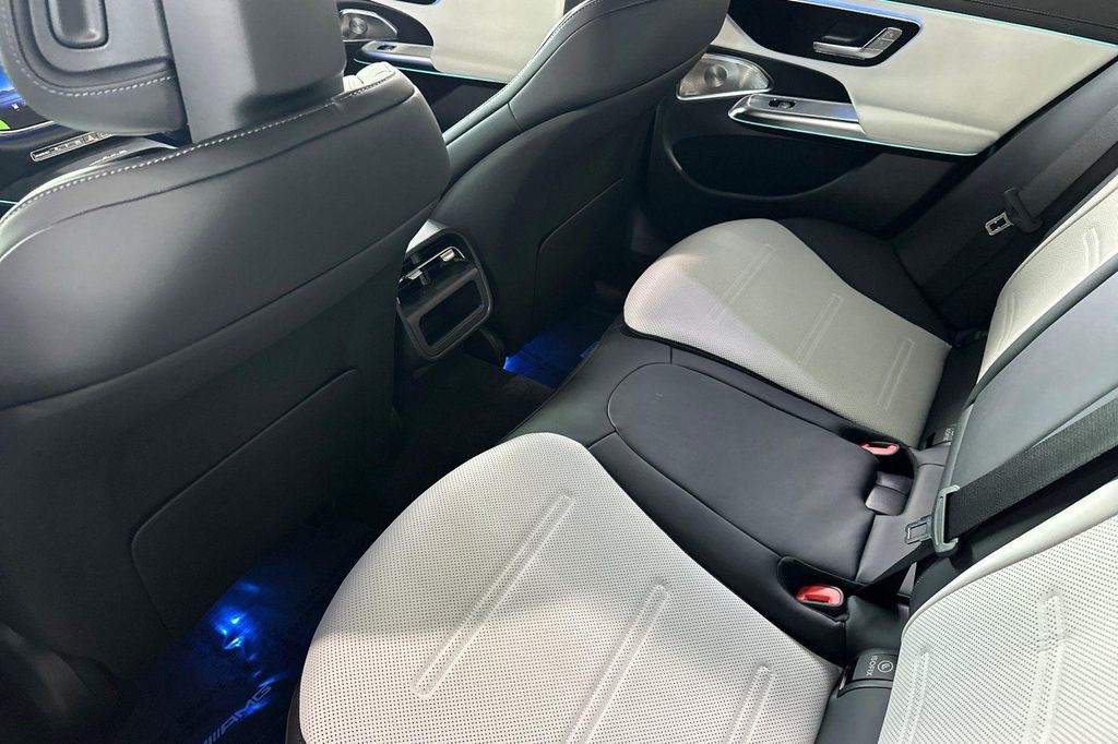 MERCEDES-BENZ E-CLASS - 10