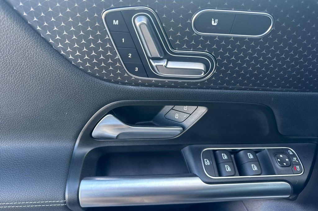 MERCEDES-BENZ GLA-CLASS - 10