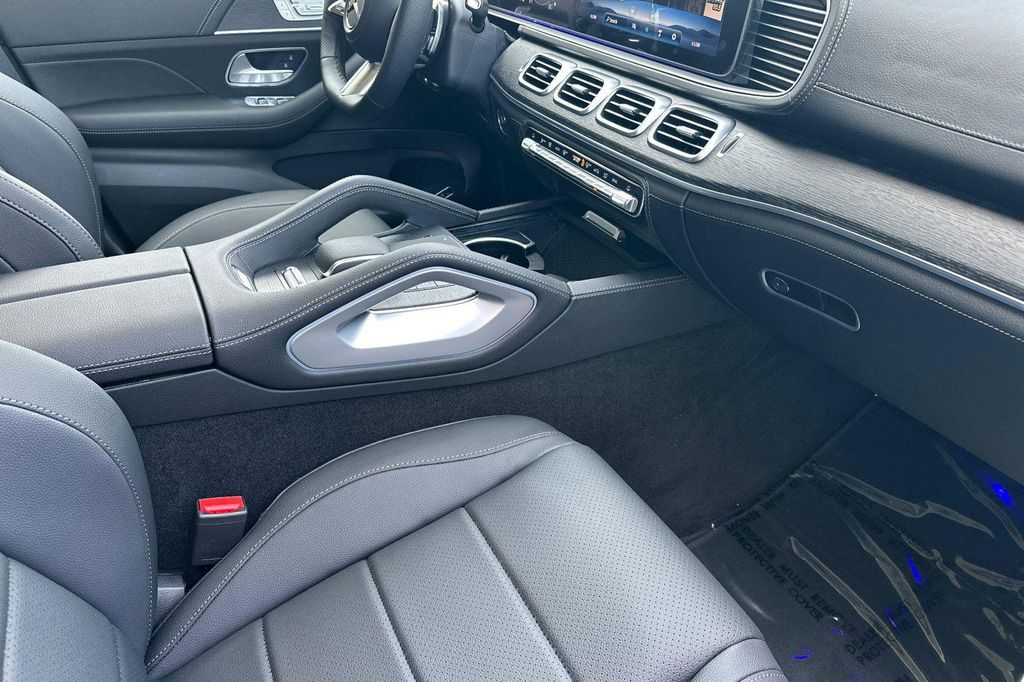 2026 Mercedes-BENZ GLS 缩略图 16