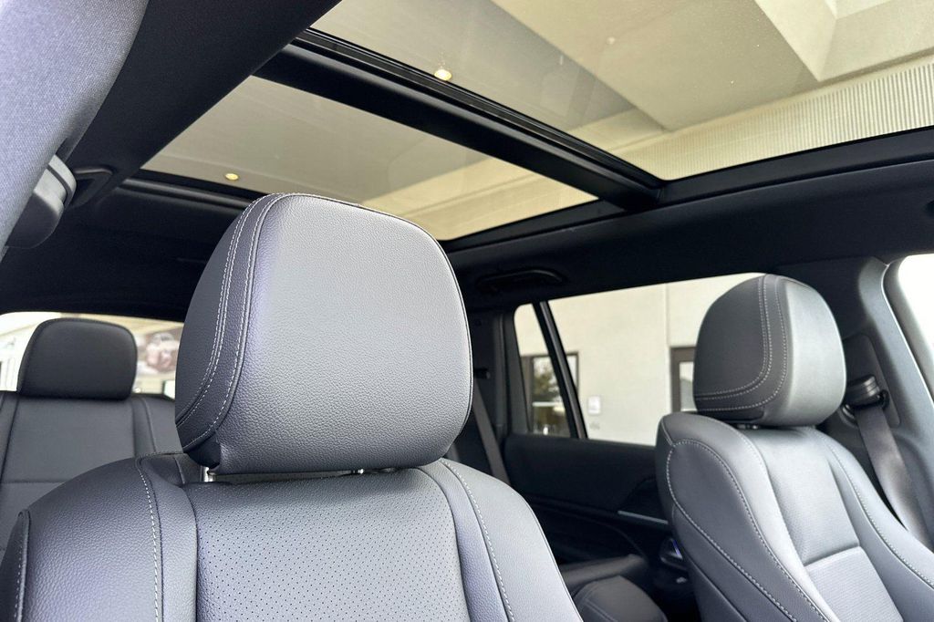 2026 Mercedes-BENZ GLS 缩略图 17