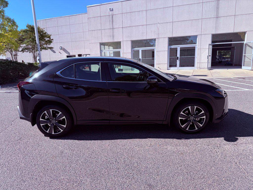 2025 Lexus UX 300H BASE — фото 8
