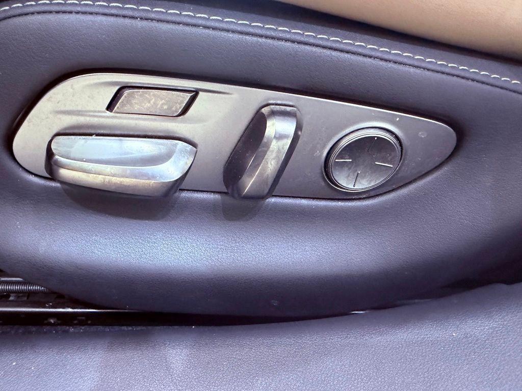 2022 Lexus LS 500 BASE — миниатюра 20