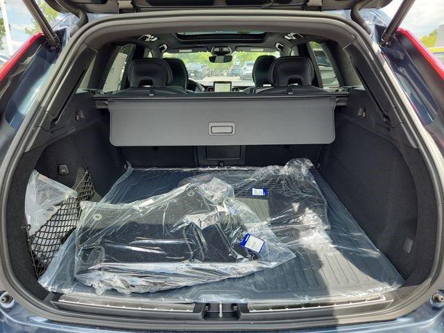 صورة 8 لـ 2026 Volvo XC60 B5 ULTRA BLACK EDITION