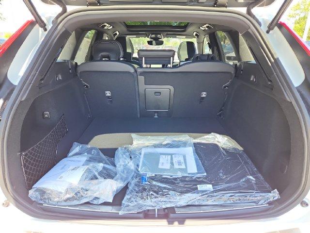 صورة 8 لـ 2026 Volvo XC60 PLUG-IN HYBRID T8 ULTRA BLACK EDITION