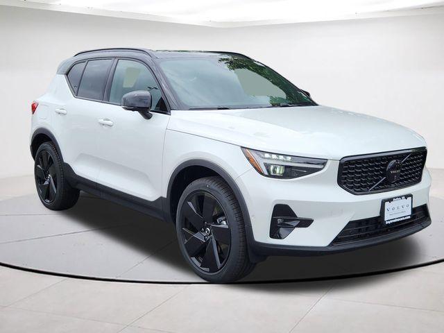 New 2026 Volvo XC40 B5 Ultra Black Edition