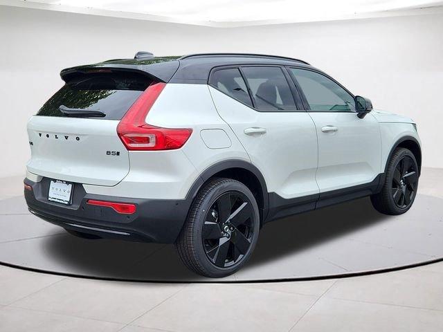صورة 10 لـ 2026 Volvo XC40 B5 ULTRA BLACK EDITION