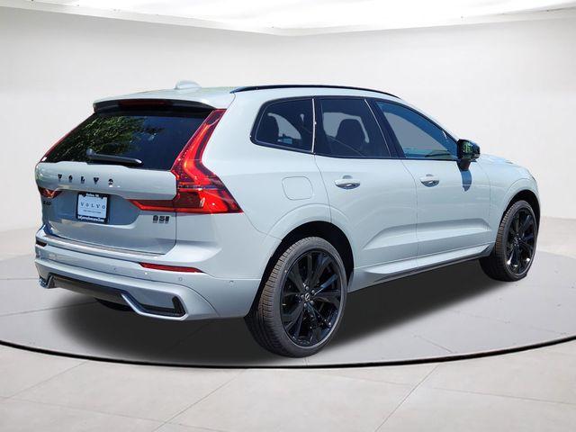 2026 Volvo XC60 B5 ULTRA BLACK EDITION — фото 10