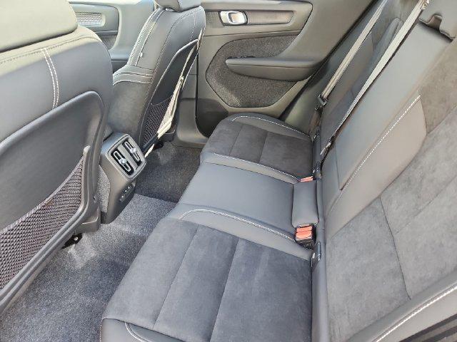 صورة مصغرة 21 لـ 2026 Volvo XC40 B5 ULTRA BLACK EDITION