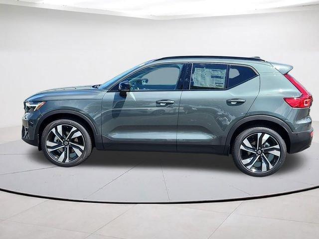 2026 Volvo XC40 B5 PLUS — фото 4