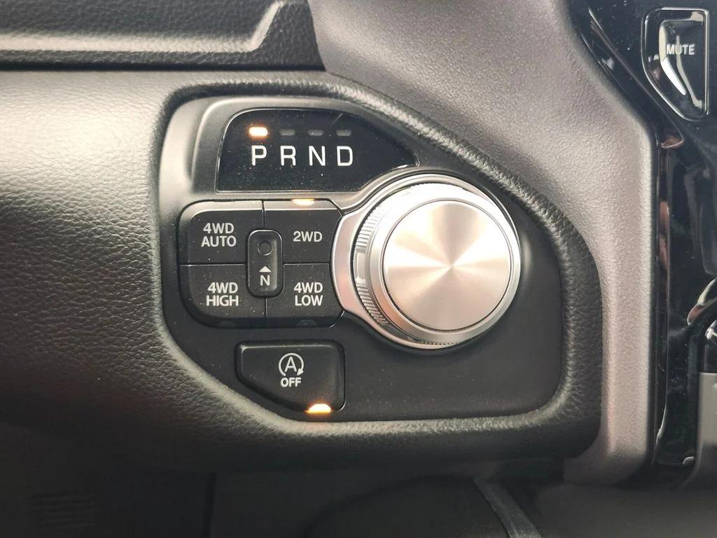 صورة مصغرة 26 لـ 2023 RAM 1500 LARAMIE