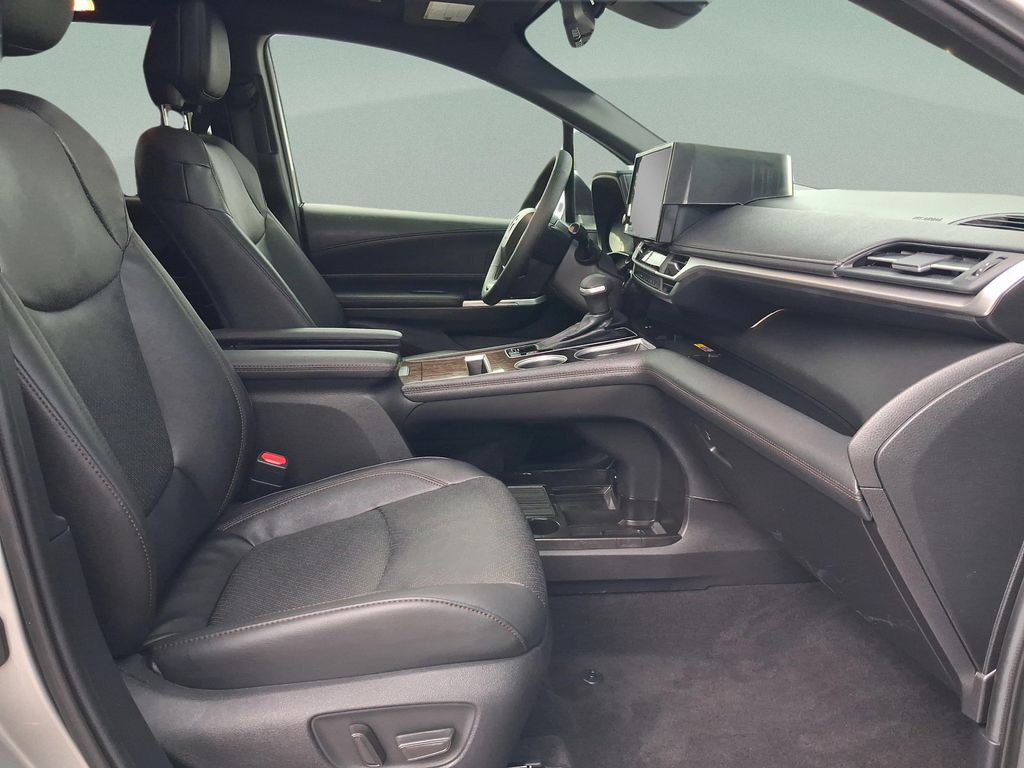 2025 Toyota SIENNA PLATINUM — миниатюра 28