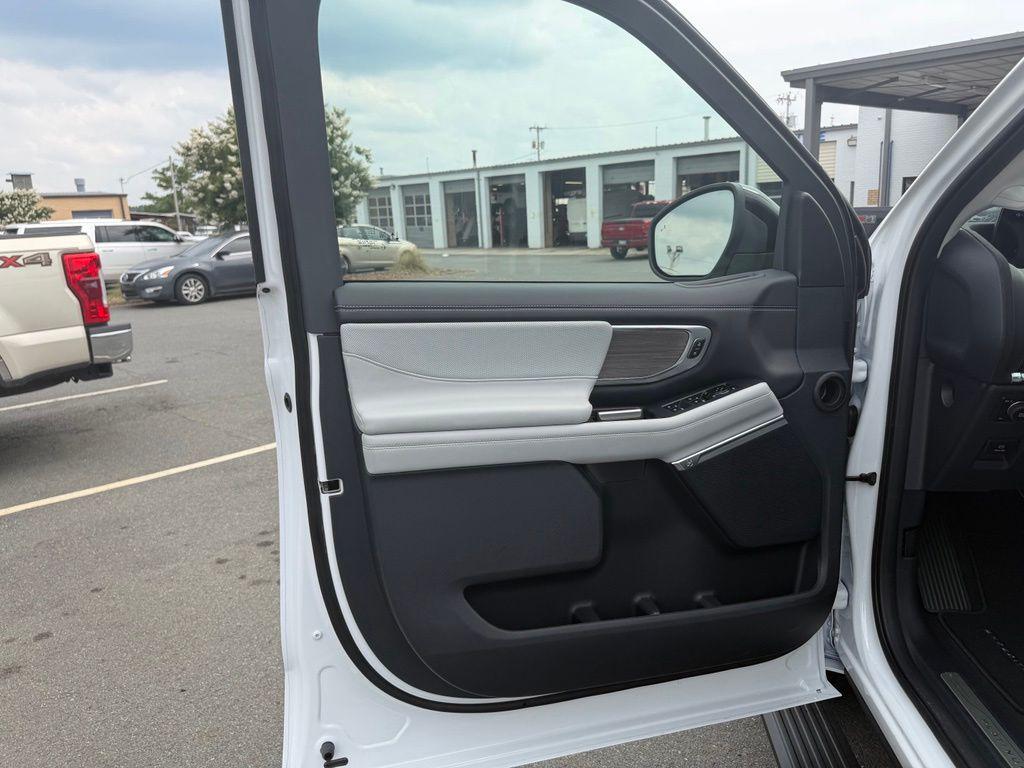 2026 FORD EXPEDITION PLATINUM — миниатюра 16