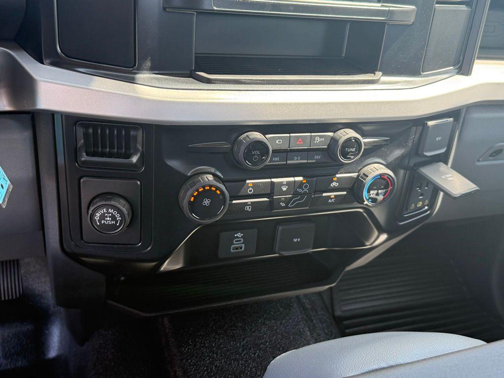 صورة مصغرة 26 لـ 2025 FORD F-250 XL