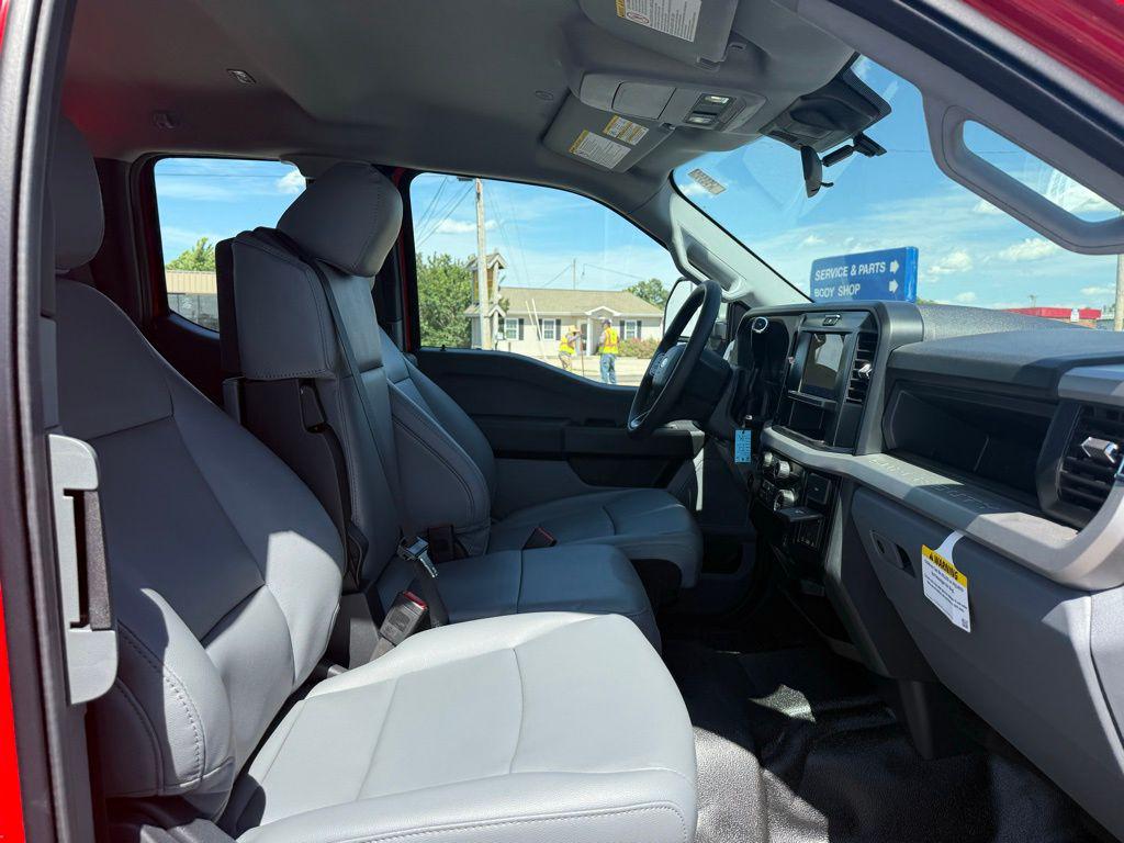 صورة مصغرة 32 لـ 2025 FORD F-250 XL