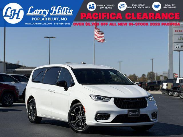 New 2026 Chrysler Pacifica Select