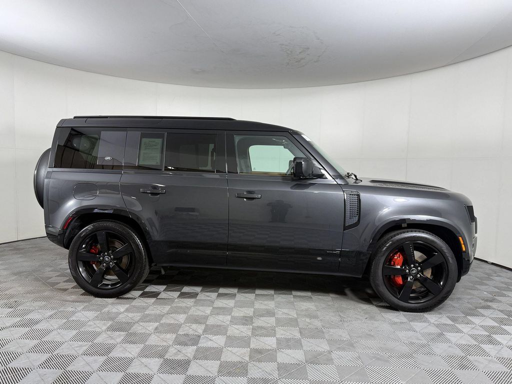 صورة 8 لـ 2024 LAND Rover DEFENDER 110 P400 X