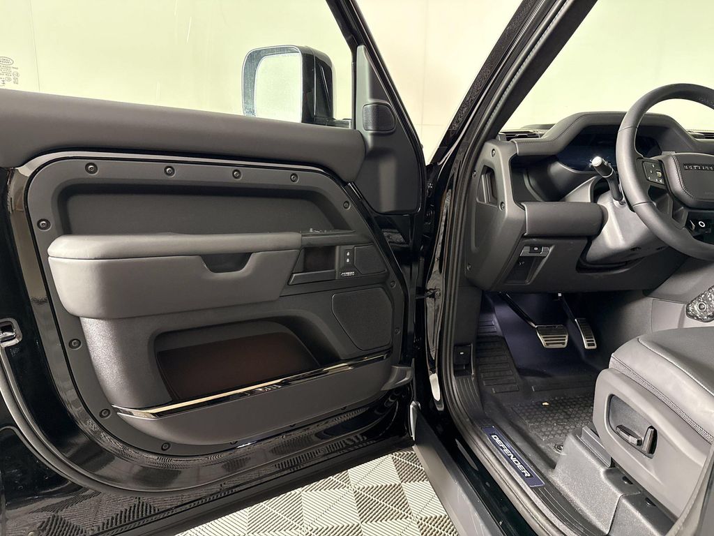 2026 LAND Rover DEFENDER P635 OCTA — фото 5