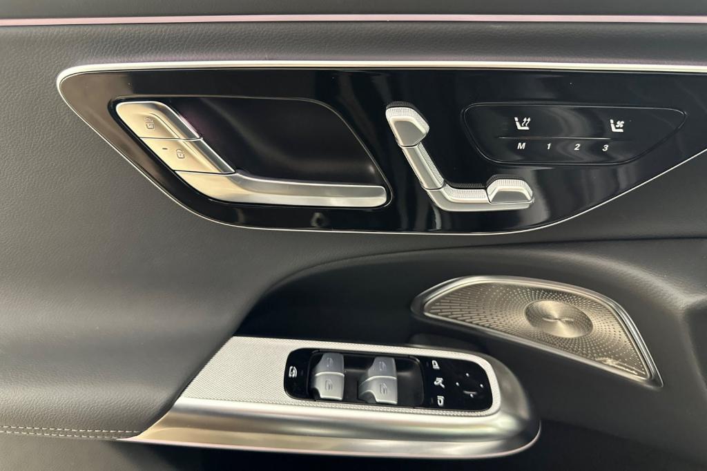 MERCEDES-BENZ E-CLASS - 10