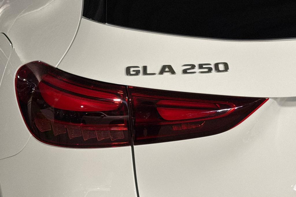 2026 Mercedes-BENZ GLA — миниатюра 26