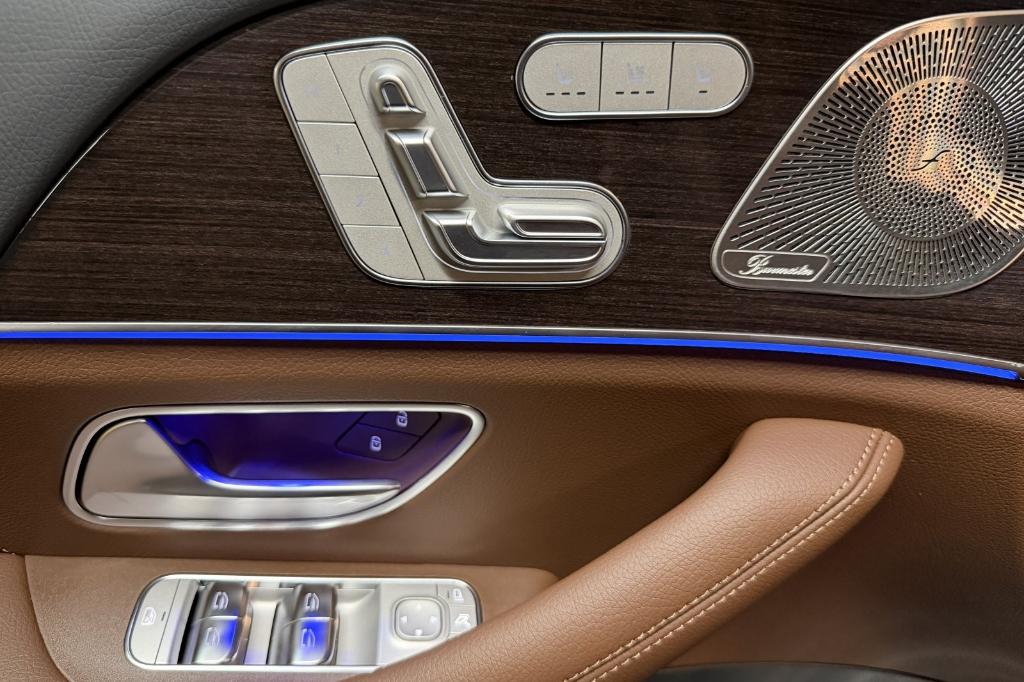 2026 Mercedes-BENZ GLS photo 10