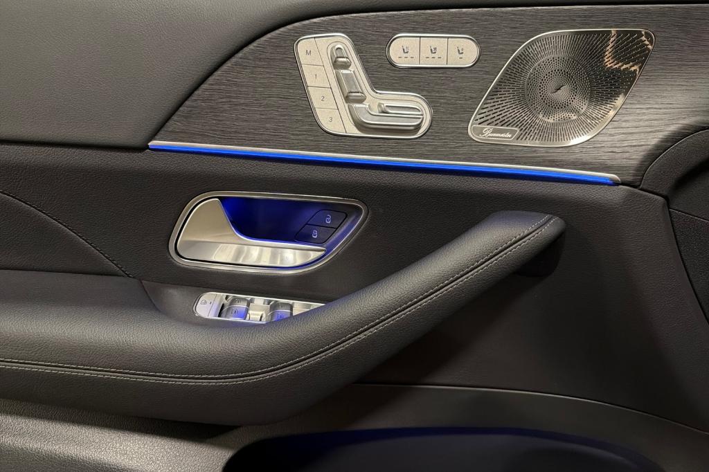 2026 Mercedes-BENZ GLS thumbnail 10