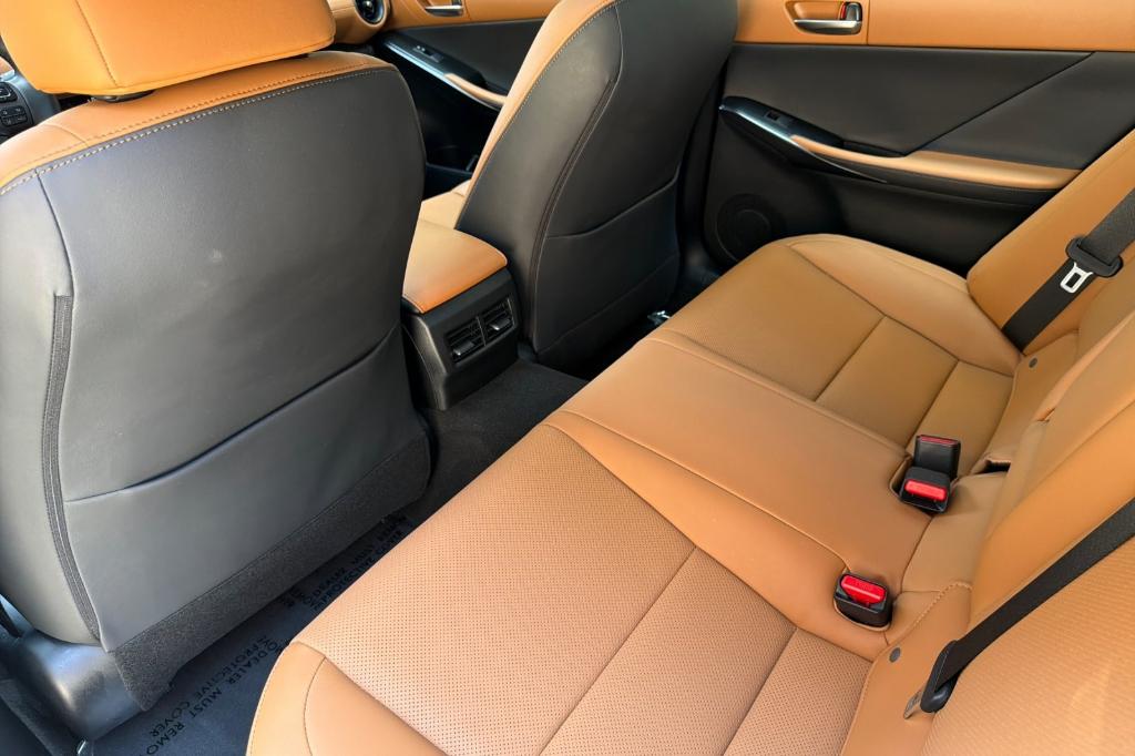 2024 Lexus IS 300 BASE — миниатюра 11