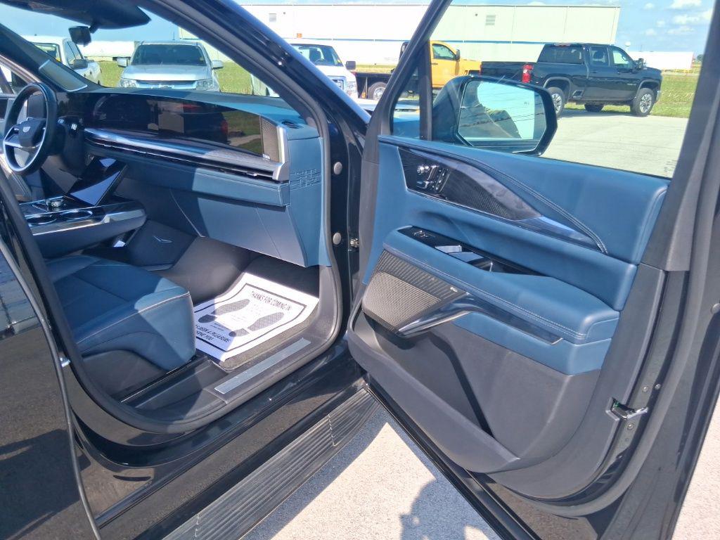 صورة مصغرة 35 لـ 2025 Cadillac ESCALADE IQ SPORT 2