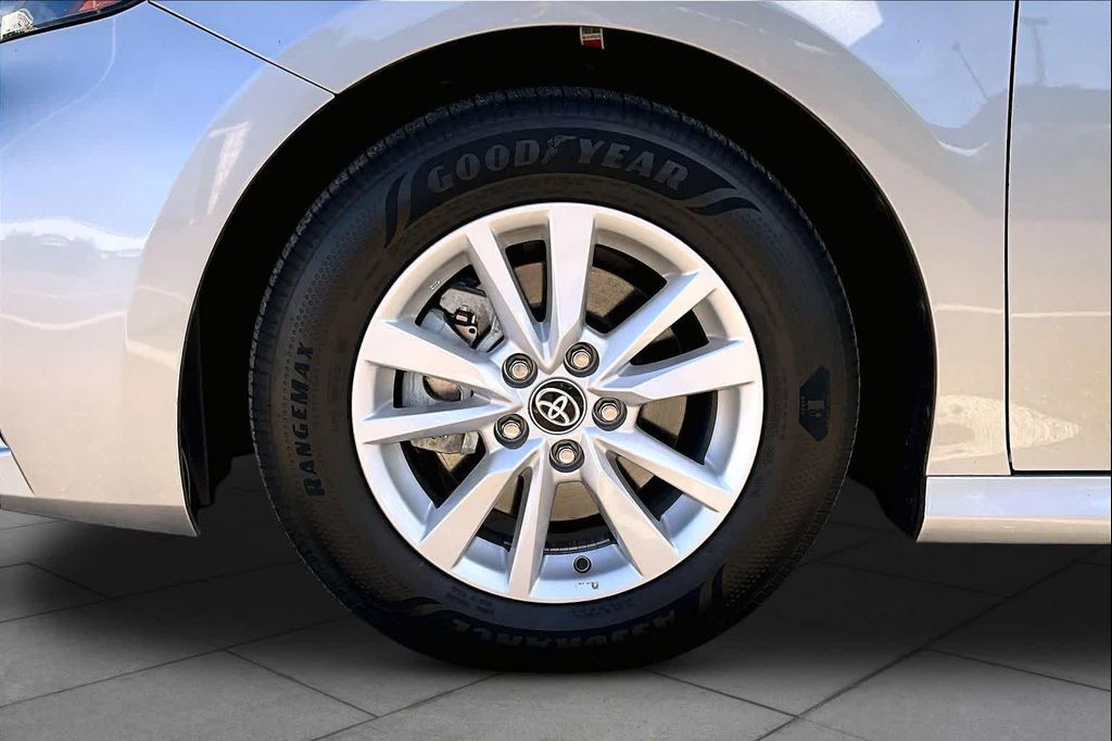 TOYOTA CAMRY - 10