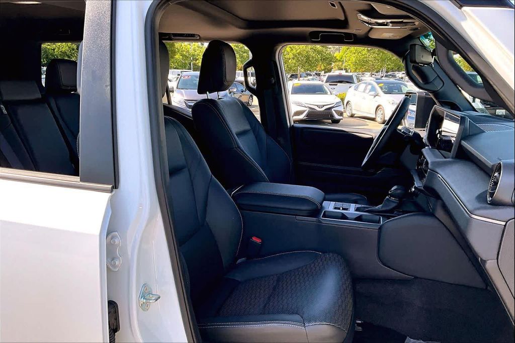 TOYOTA LAND CRUISER - 8