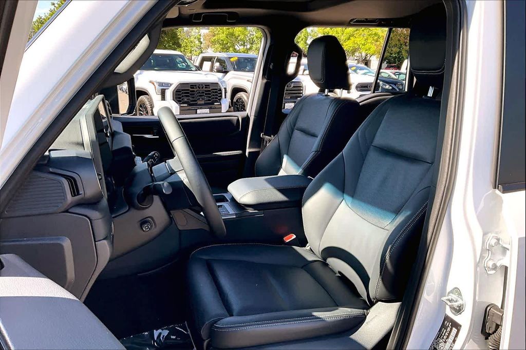 TOYOTA LAND CRUISER - 7