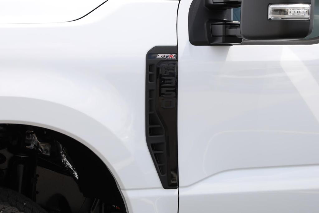 صورة 4 لـ 2026 FORD F-350 XL