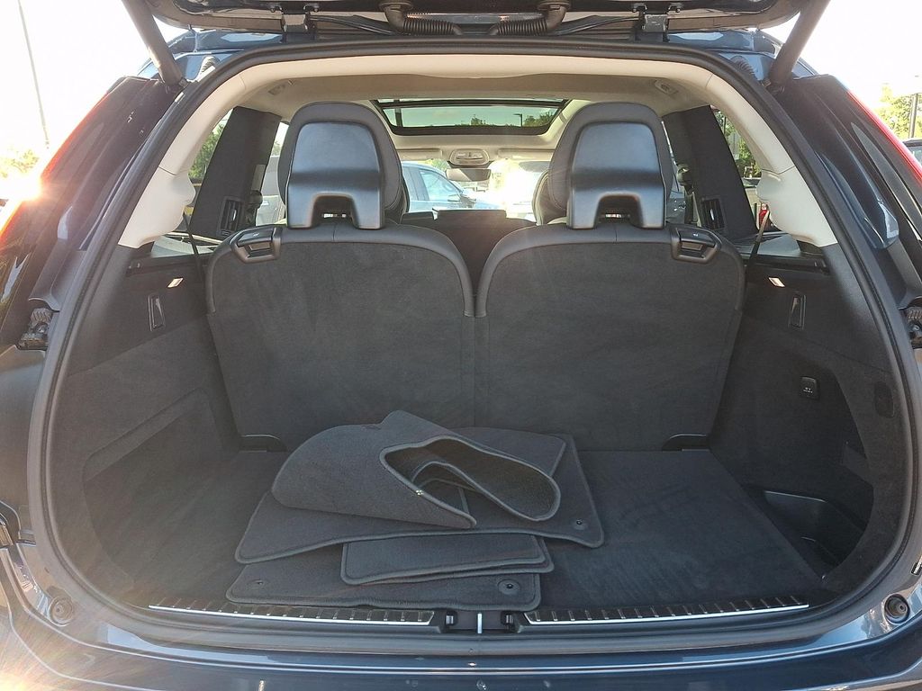 2025 Volvo XC90 B6 PLUS 7-SEATER thumbnail 31