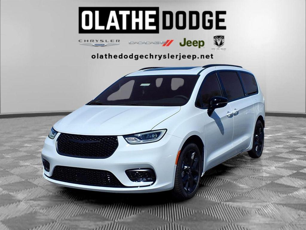 New 2026 Chrysler Pacifica Limited