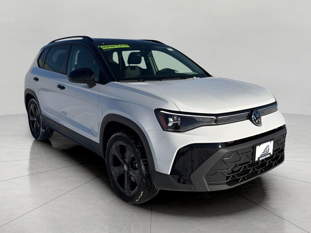 New 2025 Volkswagen Taos 1.5T SE Black