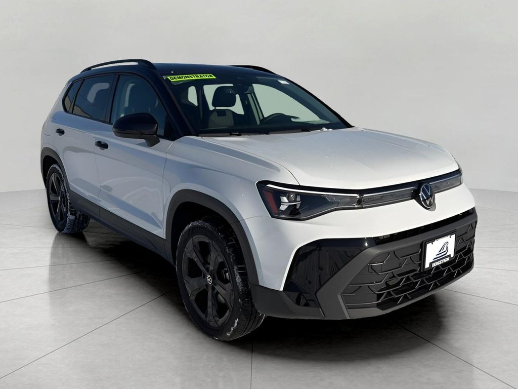 New 2025 Volkswagen Taos 1.5T SE Black