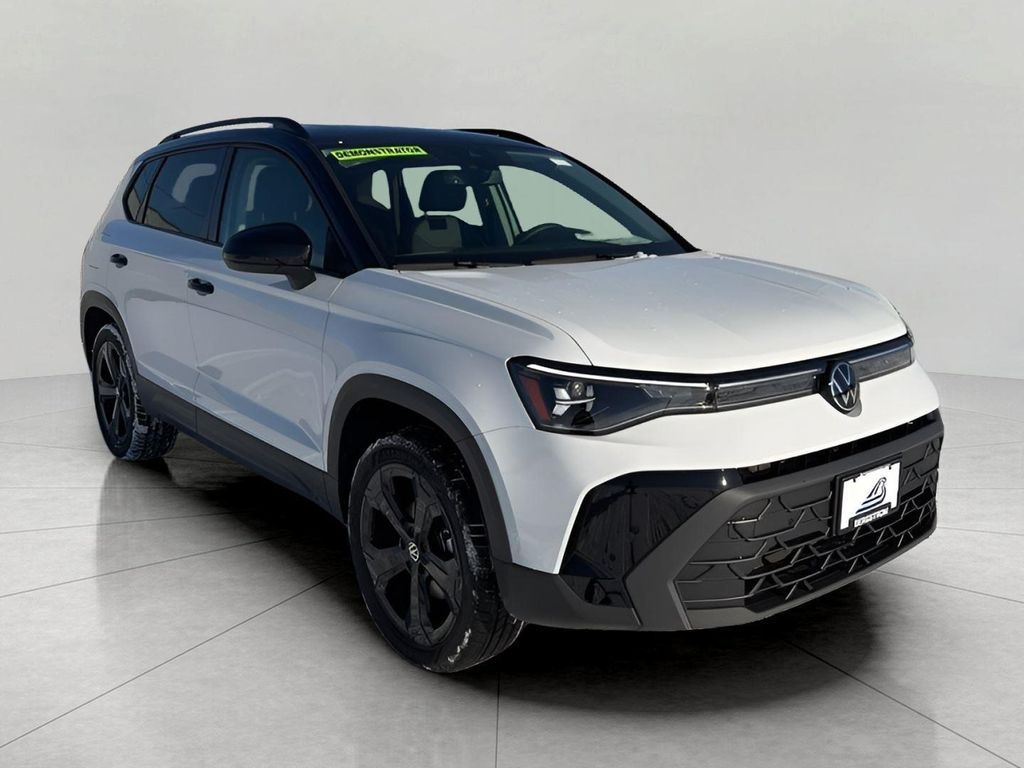 New 2025 Volkswagen Taos 1.5T SE Black