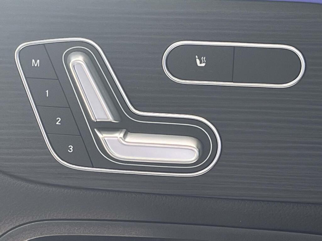 2026 Mercedes-BENZ GLB — миниатюра 30