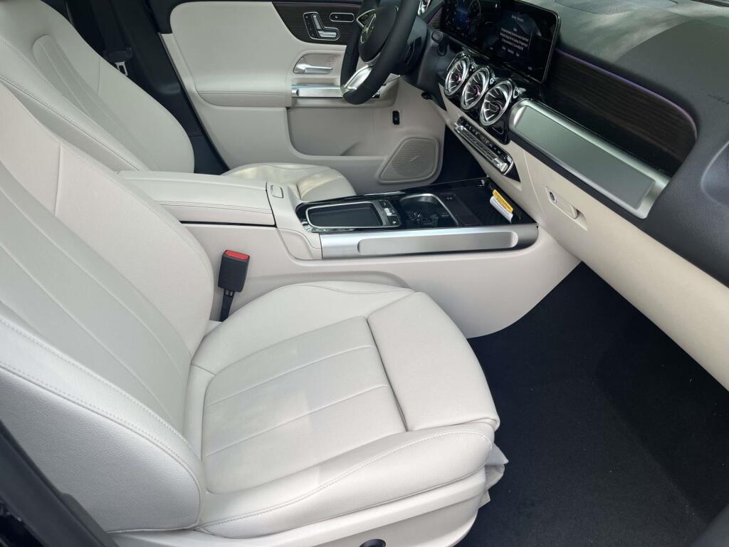 2026 Mercedes-BENZ GLB — миниатюра 21