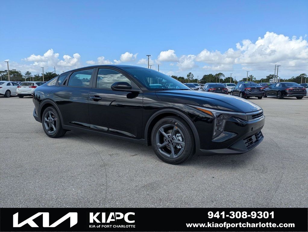 New 2026 Kia K4 LXS