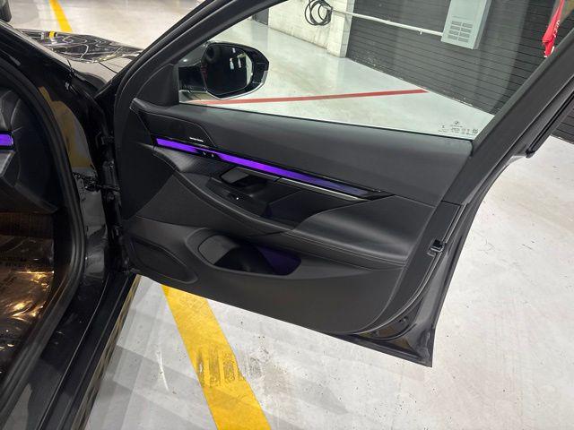صورة مصغرة 25 لـ 2024 BMW I5 EDRIVE40