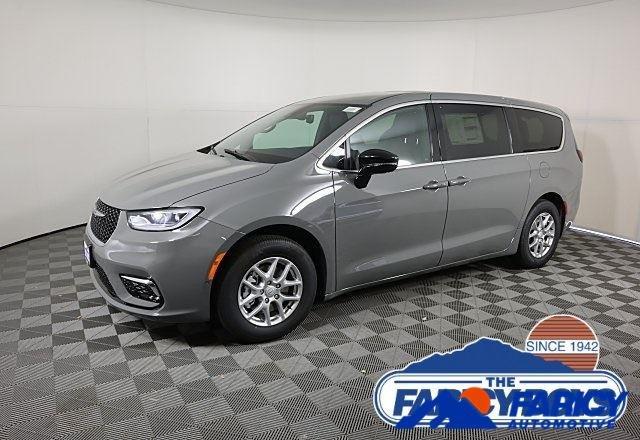 New 2025 Chrysler Pacifica Select