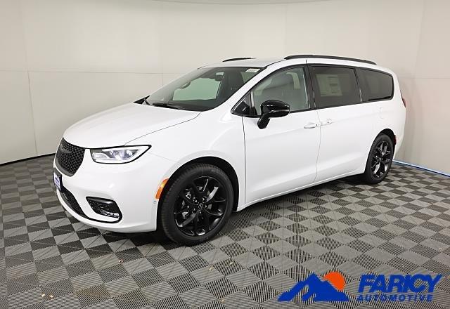 New 2026 Chrysler Pacifica Select