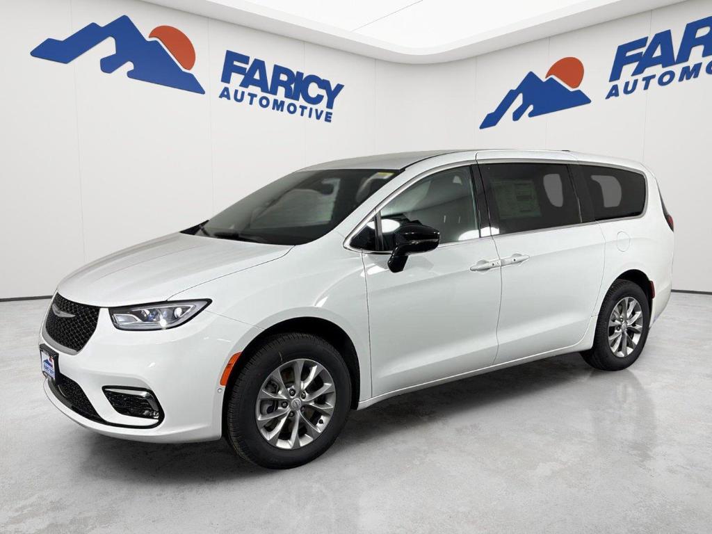 New 2026 Chrysler Pacifica Select