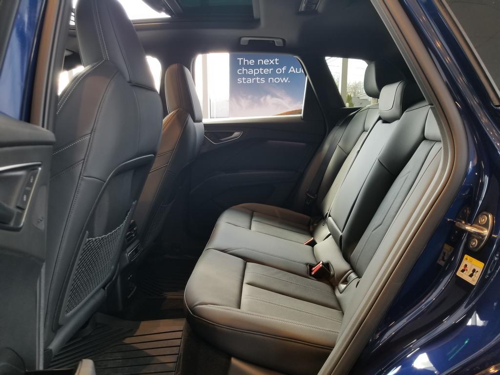 2025 AUDI Q4 E-TRON PRESTIGE 55 QUATTRO — фото 8